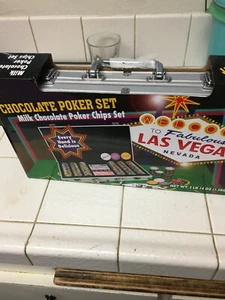 Poker Set In Aluminum Case With MILK CHOCOLATE Las Vegas Style Chips Exp 6 2023 - Picture 1 of 3