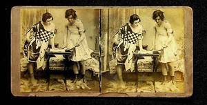 1890 Stereoview Lesbiana Interés Riesgo Erótico Mujeres En el Dormitorio - Imagen 1 de 2