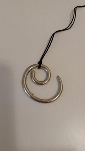 Ciondolo in metallo, placcato argento. 4 cm x 3 cm. Bigiotteria per donna - Foto 1 di 2