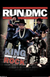 Run DMC - King Of Rock - 22” x 34” Poster - Kostenloser Versand - Kaufen Sie 2 und erhalten Sie 1 gratis - Bild 1 von 1