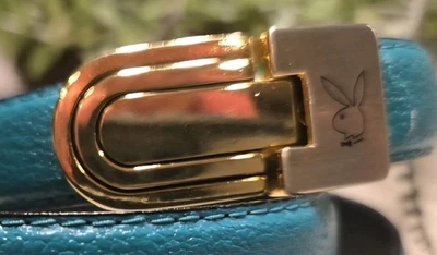 Cinturón verde vintage con logotipo de conejito Playboy y brazo oscilante hebilla de dos tonos Foto 1 de 4