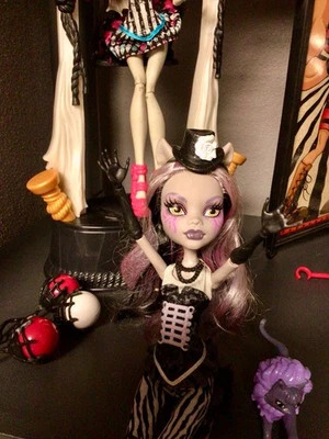 Monster High Freak Du Chic Clawdeen Wolf and Pet Crescent 2015! - Image 1 of 4