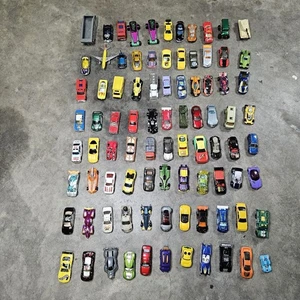 Lotto misto di auto pressofuse e plastica varie marche lotto di 88 - Foto 1 di 9