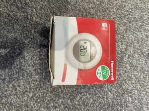 Honeywell home thermostat single zone T87RF2033 - Picture 1 of 2