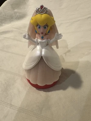 Nintendo Super Mario Odyssey Peach Wedding Outfit Amiibo Figurine - Image 1 of 4