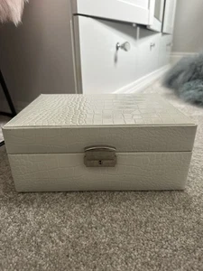 Tuscan Designs White Leather Jewellery Organiser - Picture 1 of 15