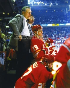 NHL 1980 Coach Badger Bob Johnson Calgary Flames Color 8 X 10 Foto Foto Foto - Imagen 1 de 1