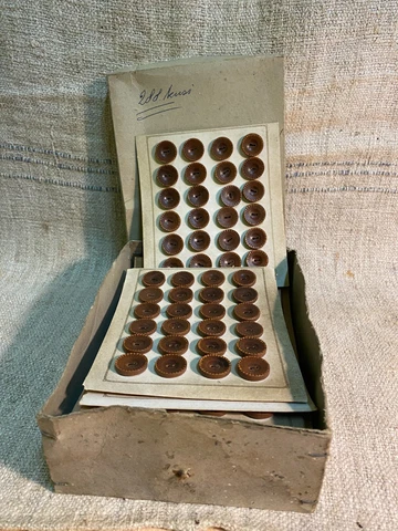 Antique vintage brown wooden buttons 260 pcs original packaging made in Slovakia Cover