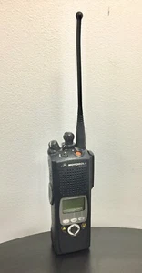 Radio de dos vías Motorola H18UCF9PW6AN 800 MHz - Imagen 1 de 9