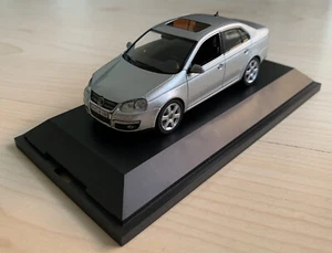 Volkswagen Jetta MK5 - 1/43 scale - VW Schuco modelcar - Imagen 1 de 11