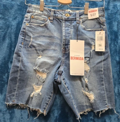 全新带标签 Celebrity 粉色 High Rise Destructed 百慕大短裤 尺寸 5/27 MSRP $34 — 第 1/4 张图片