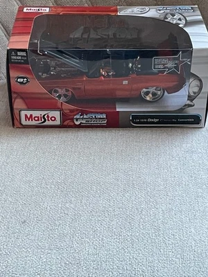RARE MAISTO CUSTOM SHOP 1970 DODGE CHALLENGER R/T CONVERTIBLE 1:24 CAR NEW - Image 1 of 4