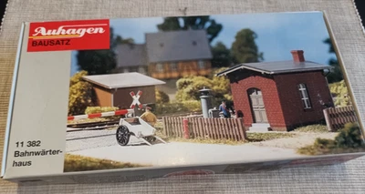 Auhagen " Bahnwärterhaus  Bausatz  Spur H0 , 42 X 46 X 54mm , Nr.: 11 382  , OVP - Bild 1 von 2