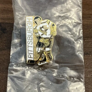 Vintage NHL Pittsburgh Penguins Player Lapel Pin - Picture 1 of 2