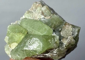 64 ct increíbles hermosos cristales de peridoto en matriz desde\@pak - Imagen 1 de 11