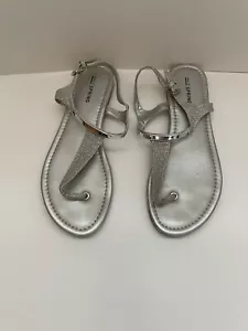 Call It Spring Thong Flat Sandals Ankle Strap Size 8 Silver Color - Picture 1 of 8