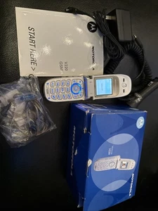 Motorola V220 - Silver Mobile Flip Phone. Include 2 Chargers - Picture 1 of 3
