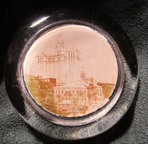 Municipal Building New York City Round Glass Souvenir Paperweight by Cruver - Picture 1 of 4