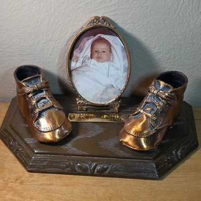 Винтажная медная бронзовая одетая детская обувь рамка для картин дисплей детская фотография литая - Изображение 1 из 4
