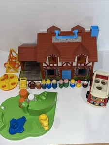 Fisher-Price Little People Play Family House #952 1986 de colección estilo Tudor LEER - Imagen 1 de 23