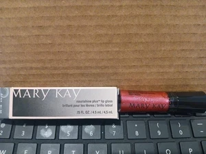 Nuevo brillo de labios Mary Kay Nourishine Plus ROSA GUIÑO tamaño completo 0,15 oz descontinuado - Imagen 1 de 1