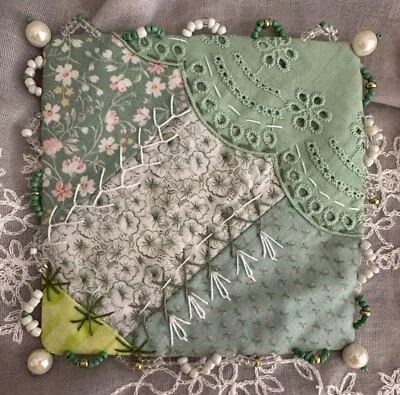 Juego de 6 MONTAÑAS VERDES HECHAS A MANO, encaje, bordes con cuentas, taza alfombra alfombra té REGALO ÚNICO Foto 1 de 4