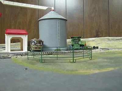 1/64 Custom Scratch-Cast 4-Section Panel - Green (They do not detach) - Image 1 of 4