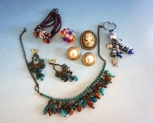 Collection Bundle Vintage Costume Jewellery Jewellery Earrings Necklace Etc (F025-698) - Picture 1 of 5