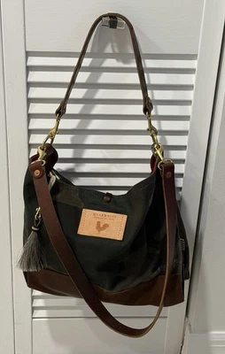 Bolso de Mano Convertible While Back On The Farm Camuflado de Lona y Cuero Anthro Foto 1 de 4