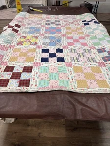 Vintage Schachbrett Handstich Quilt Rosa Patchwork Grannycore 68,5"x80" - Bild 1 von 7