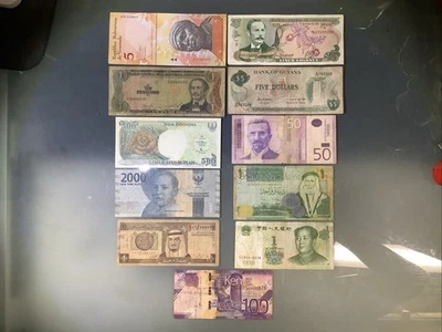 Funeral Fiat Extranjero - Lote de 11 Billetes Extranjeros Foto 1 de 2