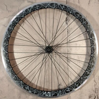 手绘 700c 前轮适用于 Fixie、轨道、单速和公路自行车 — 第 1/4 张图片