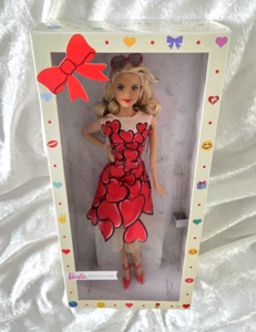 Neu * Barbie Signature Celebration Puppe * mit Herz Kleid & Sonnenbrille - Bild 1 von 8