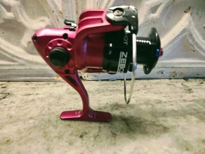 Carrete de pesca giratorio púrpura Zebco Slingshot Open Face Series 20 Pond Creek 🐟🐟 - Imagen 1 de 10