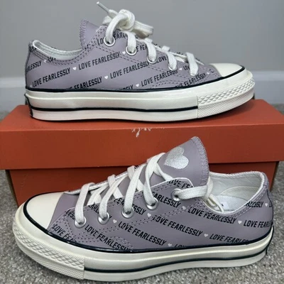 Zapatillas deportivas Converse Love Fearless moradas con cordones para mujer talla baja EE. UU. 5 Foto 1 de 4