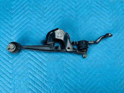 Brazo de control inferior para pasajero delantero Lexus SC430 con rótula inferior y soporte 02-10 Foto 1 de 4