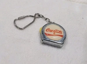 Vintage Coca Cola Mini Maßband Schlüsselanhänger Logo Chrom TAIWAN 1,5"×1,5" SELTEN - Bild 1 von 10