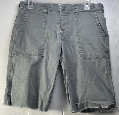 American Eagle Midi Shorts Womens Size 4 Green Khaki Stretch Raw Hem Hiking - Image 1 of 4