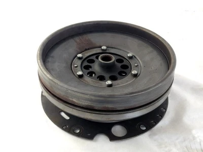 0AW105317Q VOLANO CON CORONA DENTATA AUDI A5 2.7 D 140KW AUT 3P (2008) RICAMBIO  Foto 1 de 4