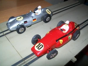 MARKLIN 2 SLOT CAR FERRARI E MERCEDES F1 1:32 ninco POLICAR PISTA POLISTIL - Foto 1 di 4