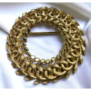 Crown Trifari Brooch Brushed Gold Tone Link Chain Knot Twist Signed Vintage - Bild 1 von 6