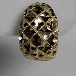 VINTAGE SOLID 10 K GOLD DIAMOND CUT EARRINGS - Picture 1 of 6