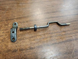 Actuador de varilla de derivación de engranaje hidráulico para tractor de césped MTD Yardman 18/42 51098 - Imagen 1 de 3