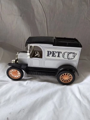 Ertle Diecast Réplica Ford 1913 Modelo T Mascota Leche Moneda Banco Van Foto 1 de 4