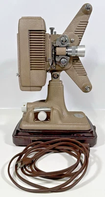 Винтажный 8 мм кинопроектор Revere P‐90 — протестирован с чехлом и шнуром питания - Изображение 1 из 4