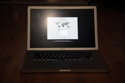 Apple MacBook Pro 15” 1,2 TB SSD Intel Core i7 3.ª generación 2,30 GHz 4 núcleos 16 GB de RAM Foto 1 de 4