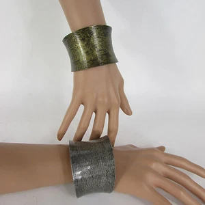 Nuevo Mujer Pulsera Estilo Clásico Puño de Metal Moda Española Cepillo Plata/Oro - Imagen 1 de 25