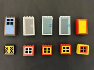 Menge 10 zufällige Lego Glastüren 6370306 mit Rahmen und Fenstern rot Spielzeug - Bild 1 von 6