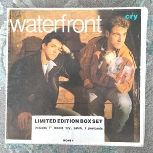 Waterfront - Cry 7", Single, 2 x Postcards and badge Ltd Edition, Vinyl NMC. - Picture 1 of 6