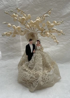 Topper de pastel de boda vintage de tiza de los años 40-50 para novia y novio Foto 1 de 4